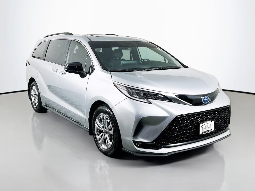 Used 2023 Toyota Sienna XSE w/ XSE Plus Package AWD/4WD image 1