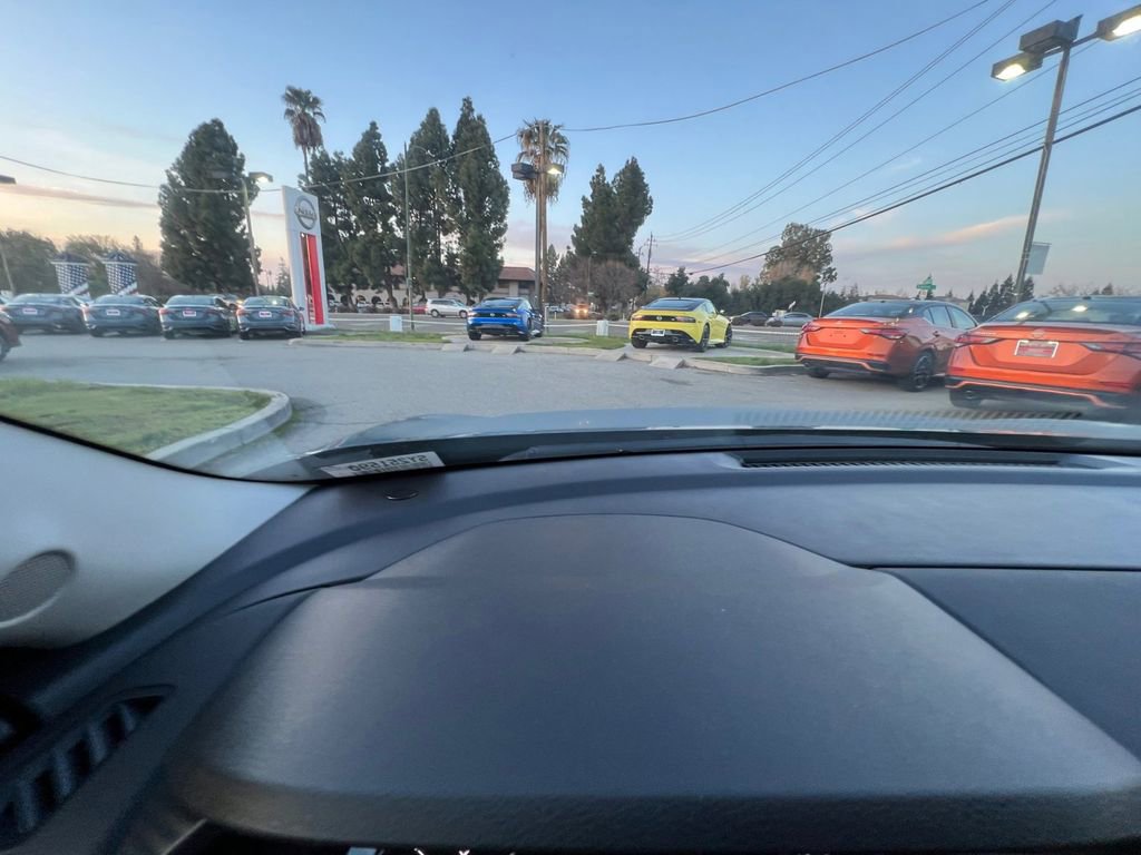 Certified 2025 Nissan Sentra SR image 27