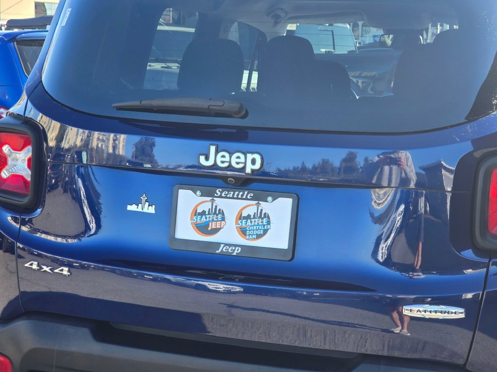 Used 2017 Jeep Renegade Latitude w/ Safety & Security Group AWD/4WD image 13