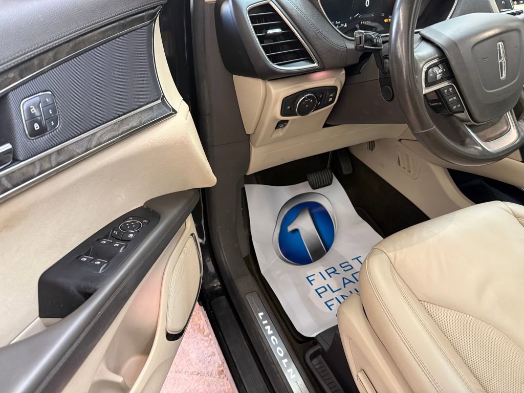 Used 2019 Lincoln Nautilus Select image 11