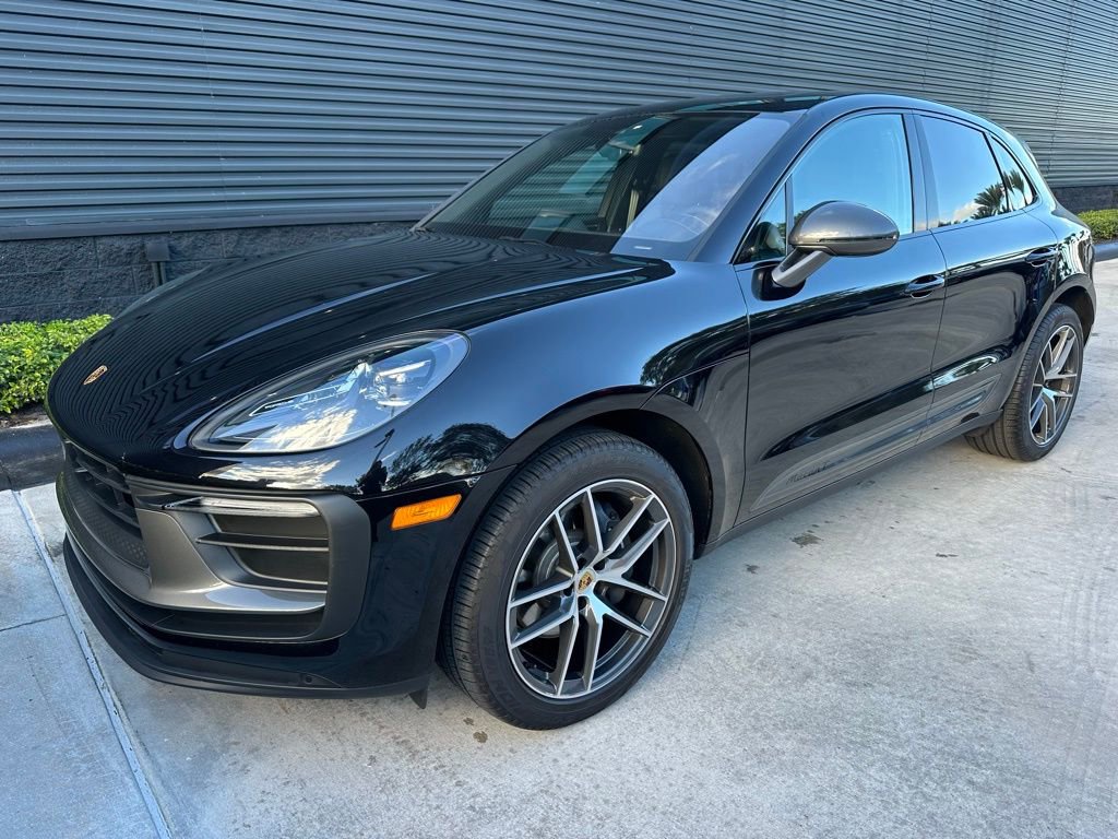 Certified 2025 Porsche Macan T image 7