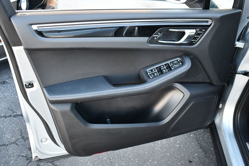 Used 2016 Porsche Macan S image 37