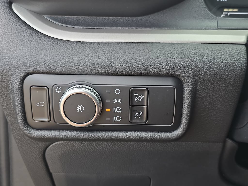 Used 2022 Ford Explorer XLT w/ Equipment Group 202A AWD/4WD image 29