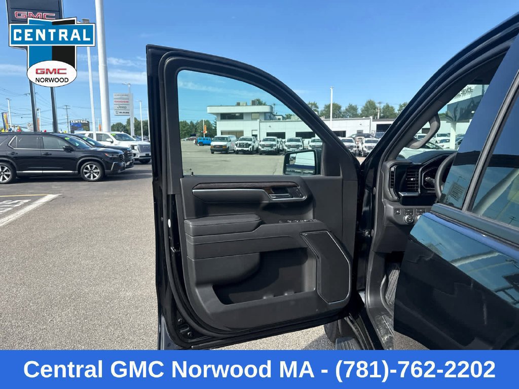 New 2026 GMC Sierra 1500 Elevation w/ LPO, Elevation Black Package AWD/4WD image 12