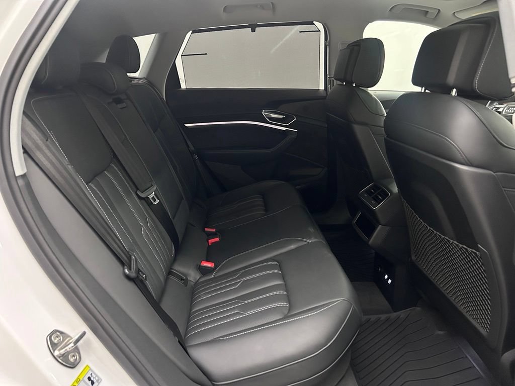Used 2019 Audi e-tron Prestige w/ Prestige Package AWD/4WD image 15