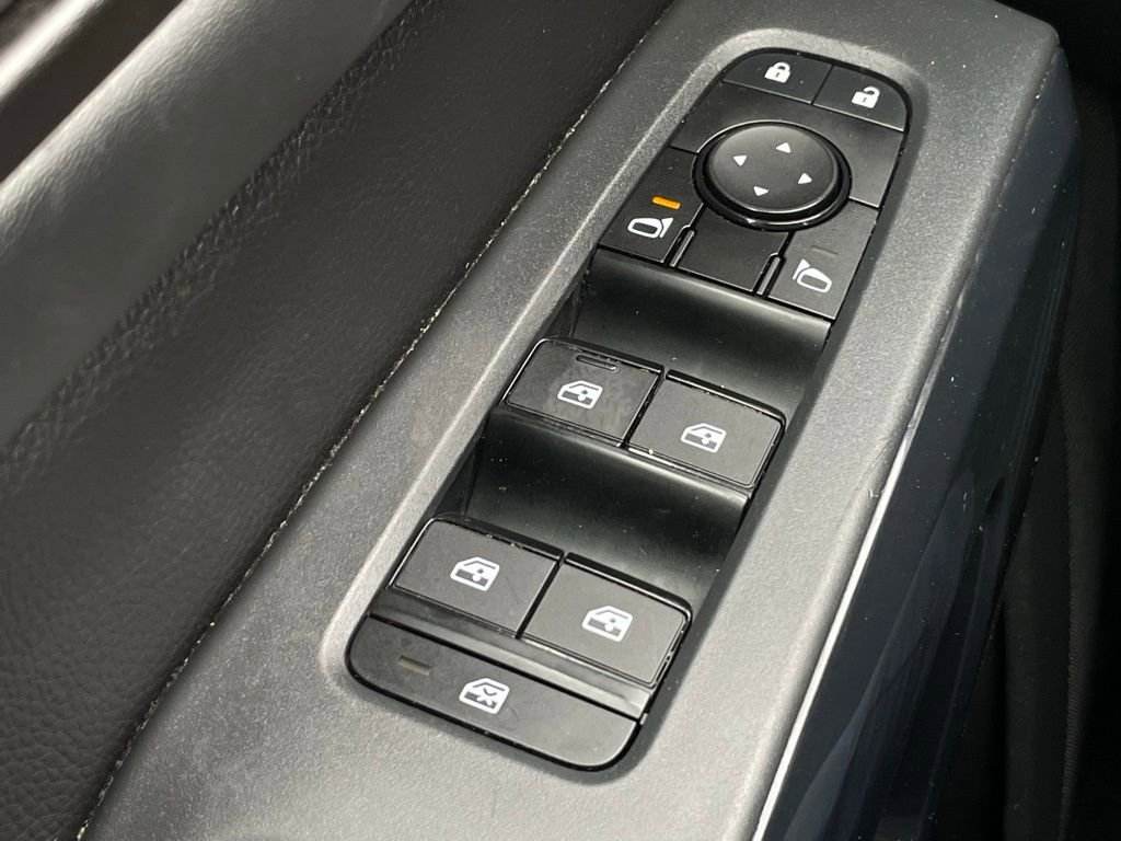 Used 2024 Nissan Pathfinder S image 13