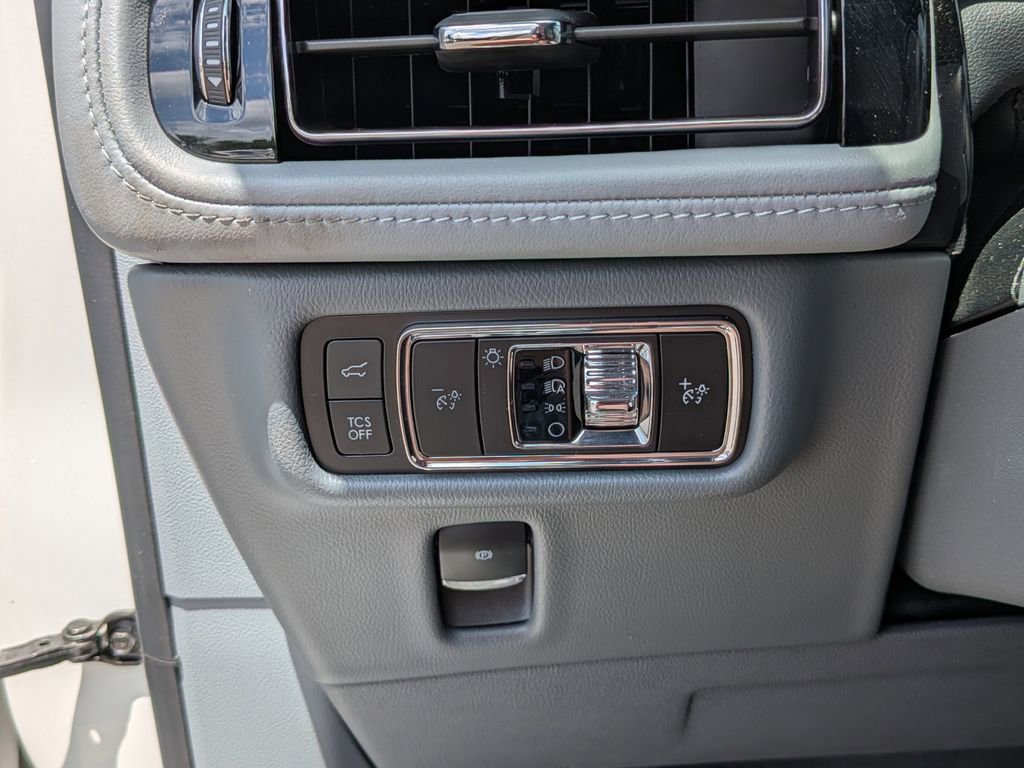 Used 2023 Lincoln Nautilus Reserve FWD image 23