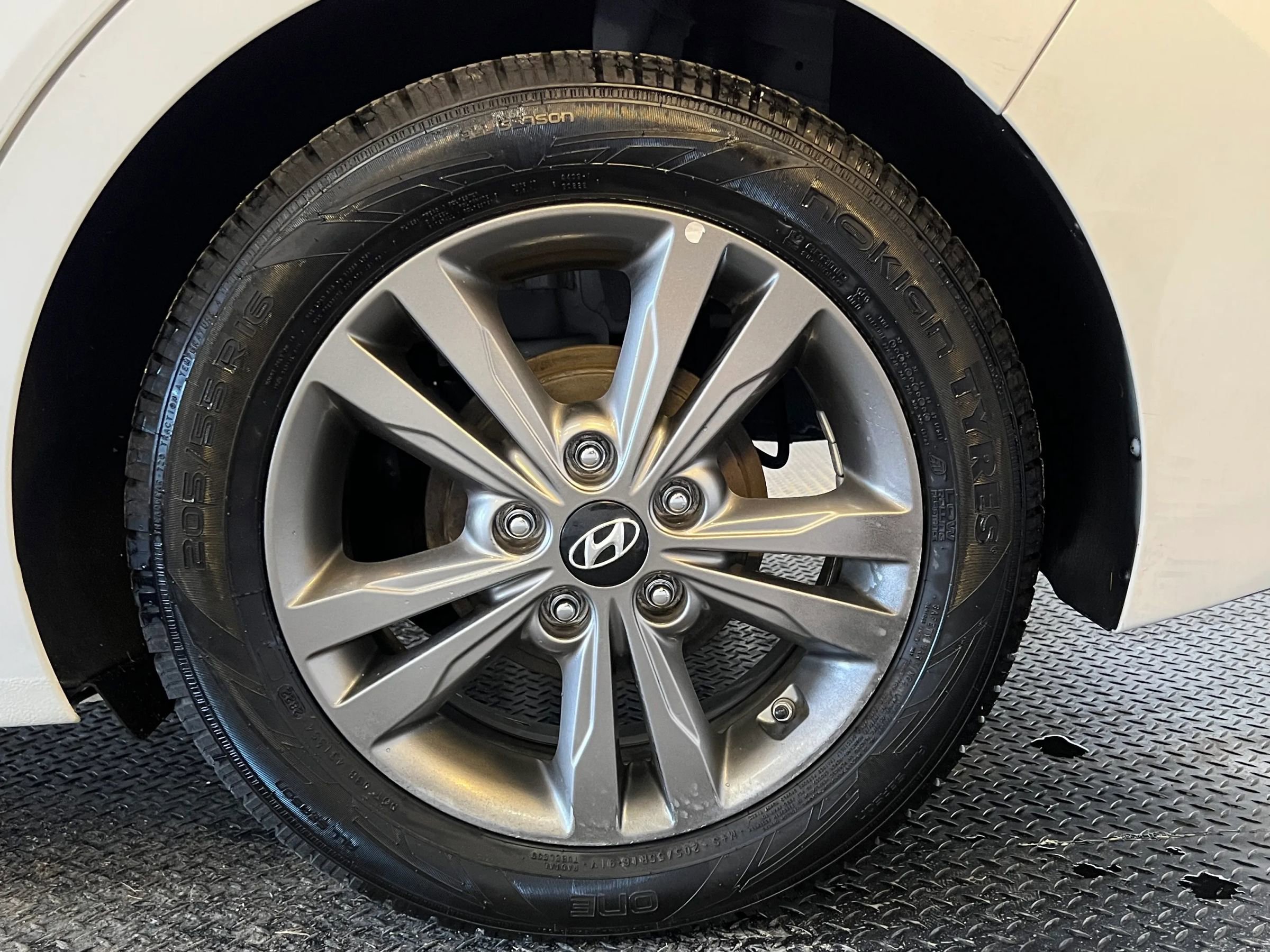 Used 2017 Hyundai Elantra SE image 11