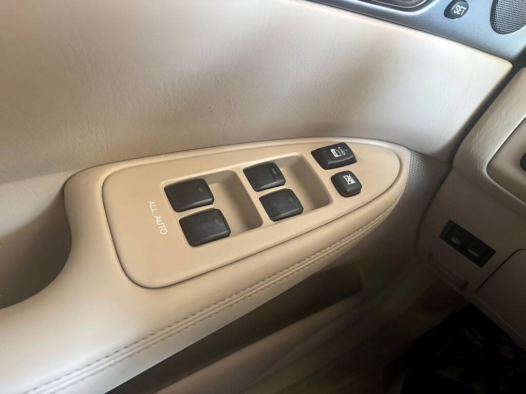 Used 2005 Lexus ES 330 image 9