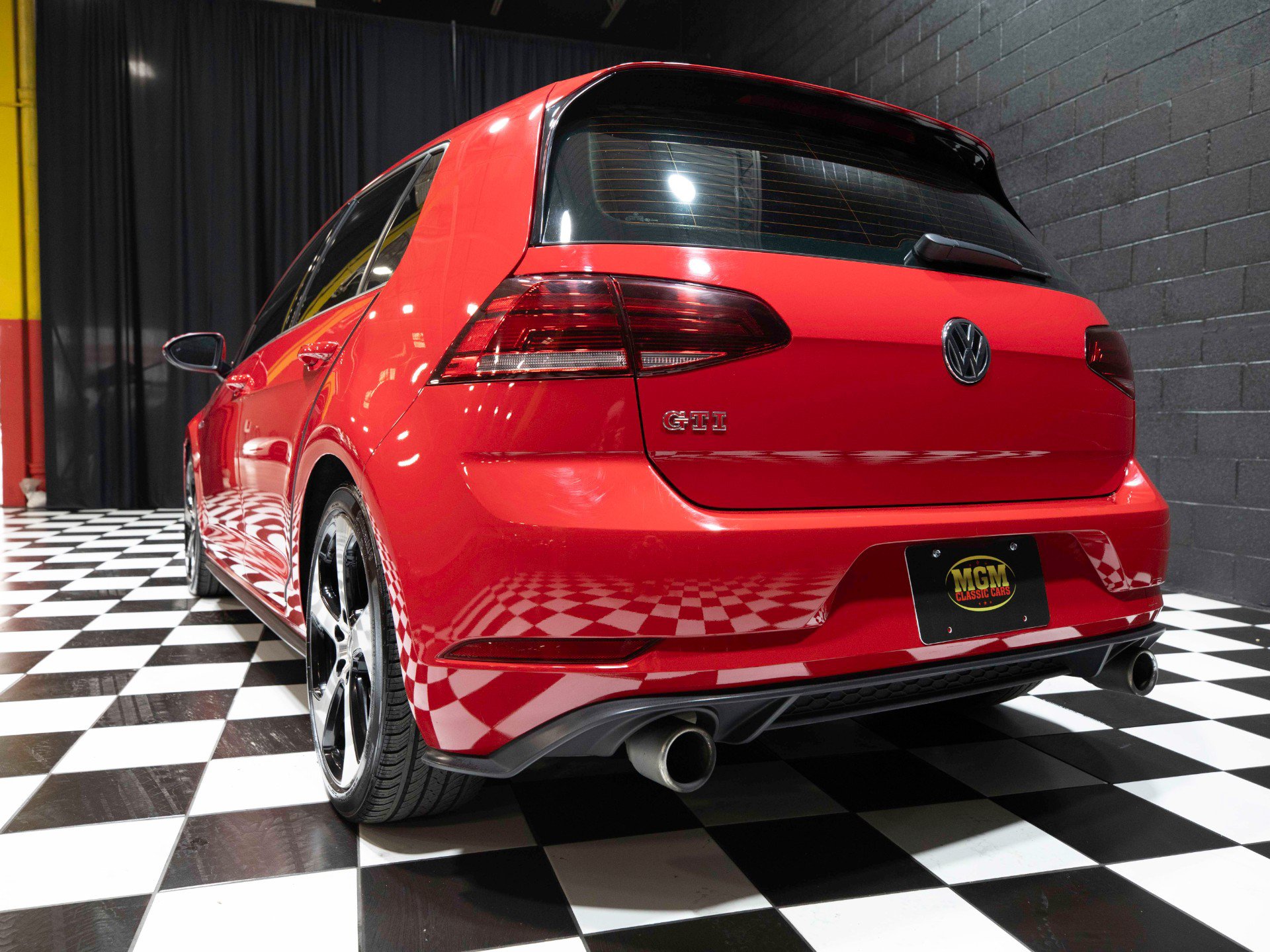 Used 2019 Volkswagen Golf 4-Door FWD image 19
