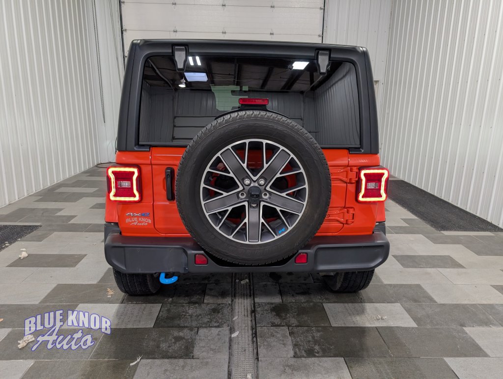 Used 2023 Jeep Wrangler Unlimited Sahara w/ Cold Weather Group AWD/4WD image 3