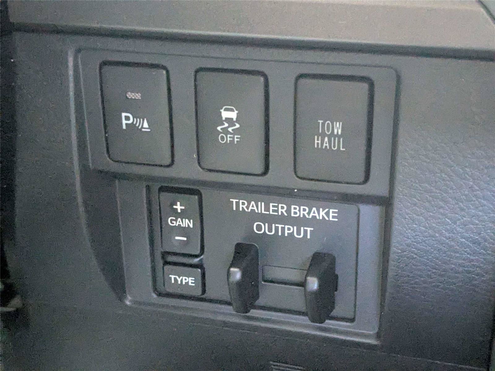 Used 2017 Toyota Tundra SR5 w/ SR5 Upgrade Package AWD/4WD image 24