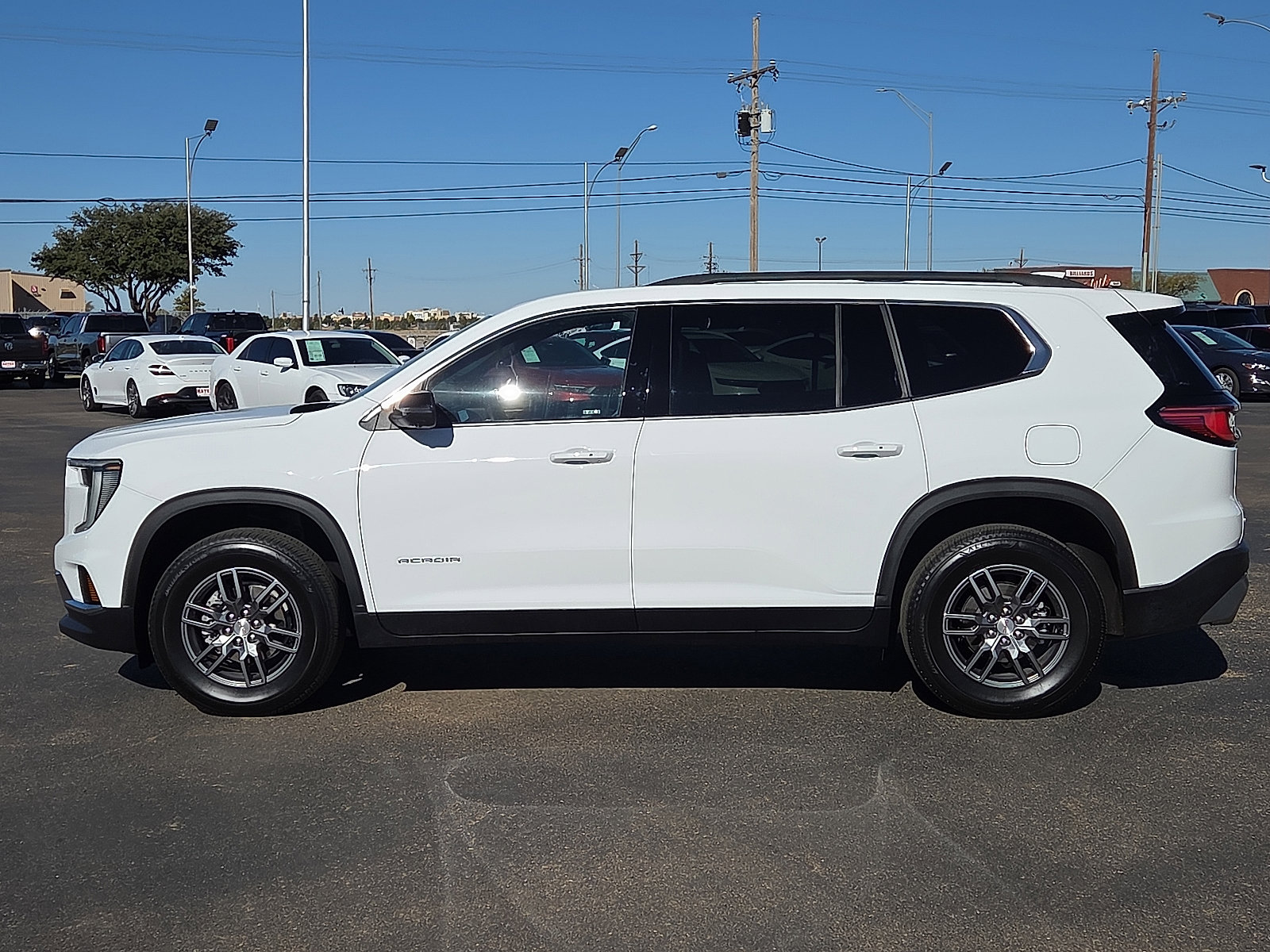 Used 2025 GMC Acadia Elevation image 2