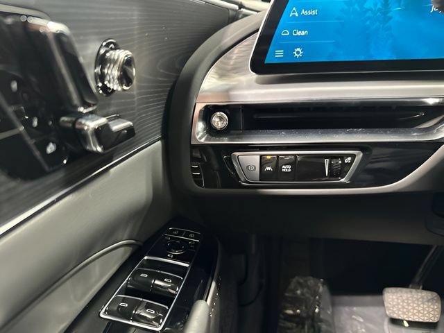Used 2025 Cadillac Lyriq Sport w/ LPO, Floor Liner Package AWD/4WD image 15