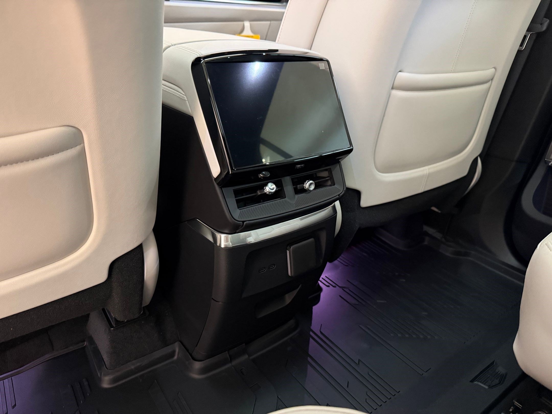New 2026 Cadillac Vistiq Sport image 26