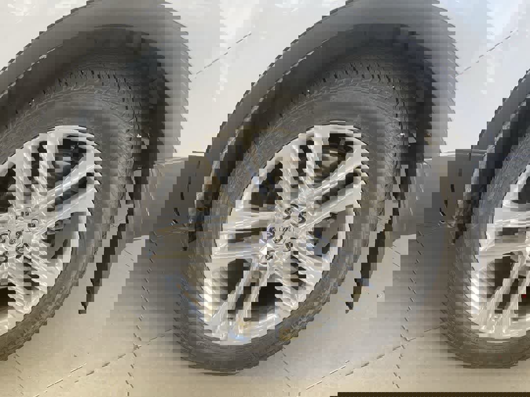 Used 2016 Ford Explorer XLT w/ Equipment Group 202A image 13