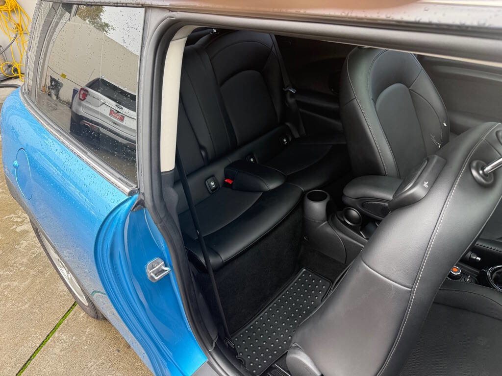 Used 2016 MINI Cooper 2-Door Hardtop image 15