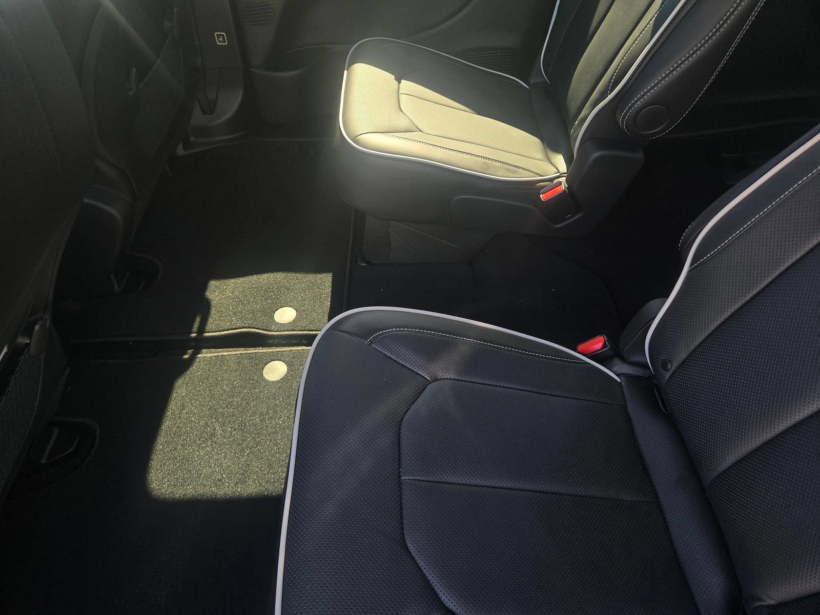 New 2027 Chrysler Pacifica Limited FWD image 5
