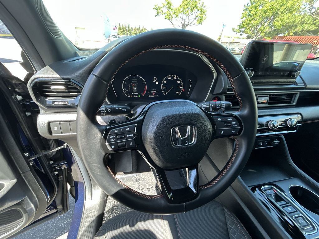 Used 2025 Honda Pilot Sport image 14