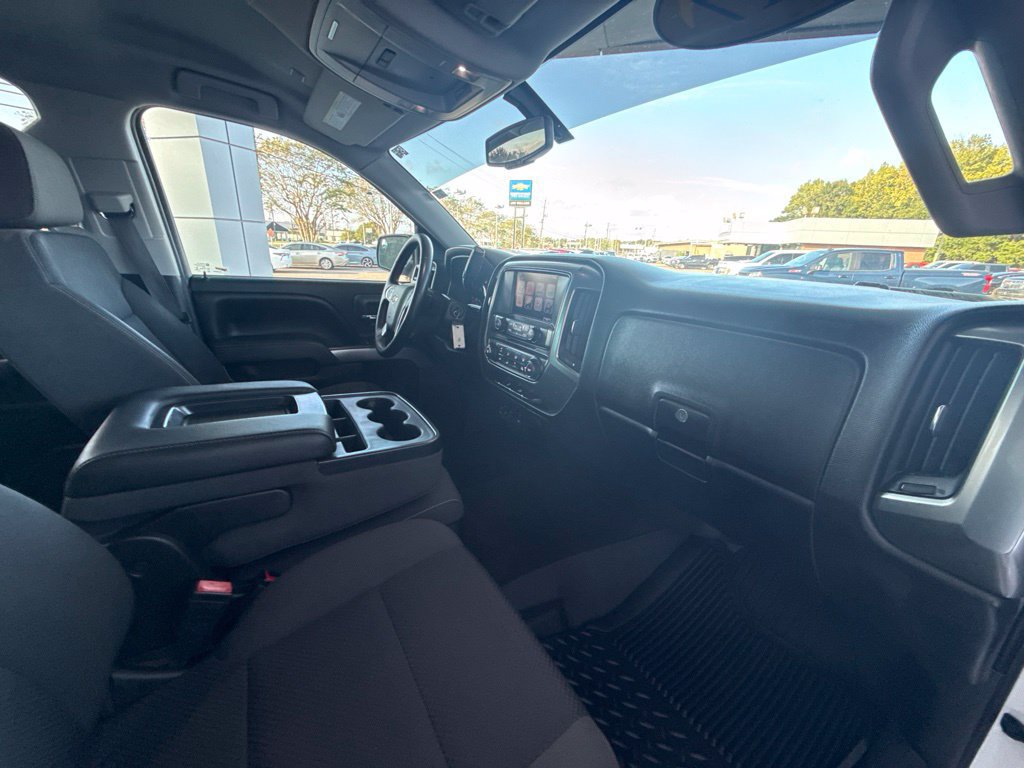 Used 2017 Chevrolet Silverado 1500 LT AWD/4WD image 33