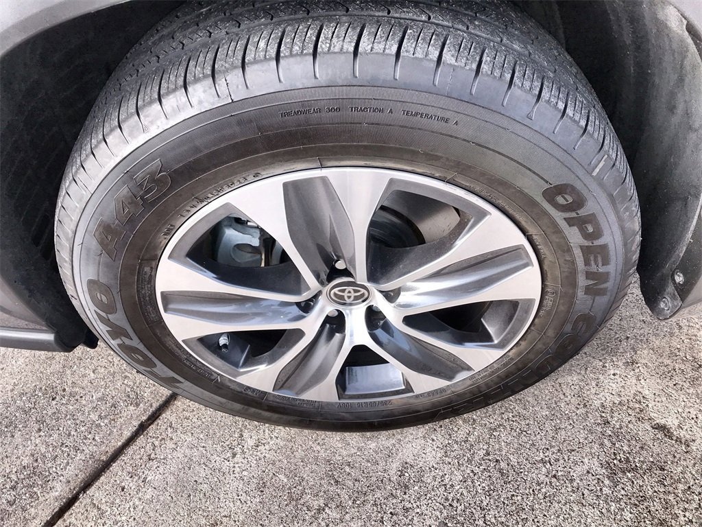 Used 2024 Toyota Highlander XLE image 10