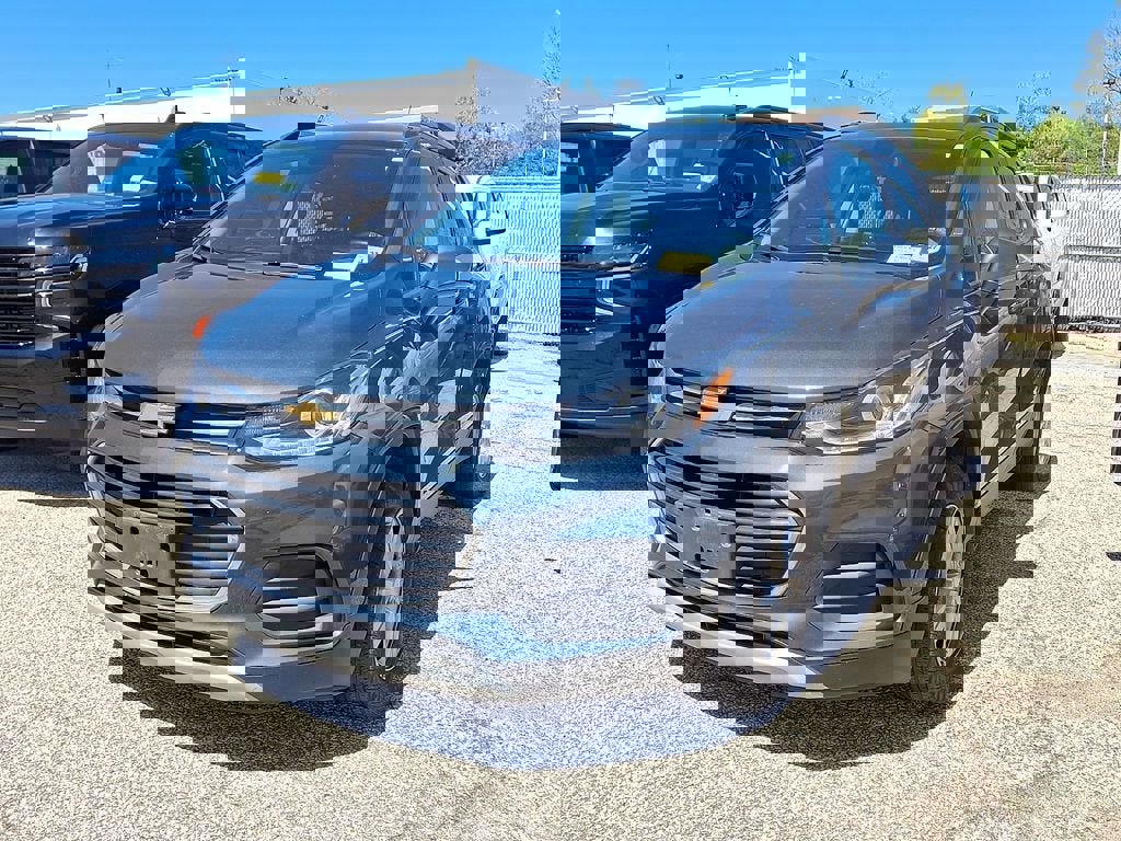 Used 2022 Chevrolet Trax LT w/ LT Convenience Package image 3