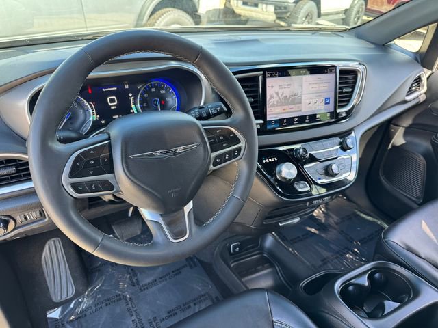 Used 2025 Chrysler Pacifica Select FWD image 3