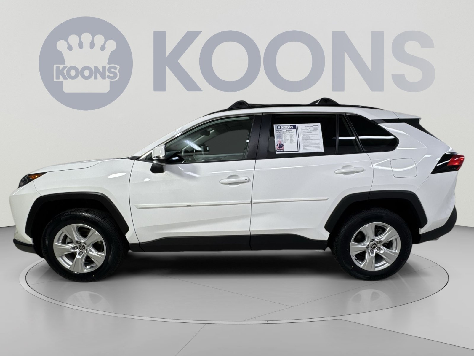 Used 2021 Toyota RAV4 XLE AWD/4WD image 17