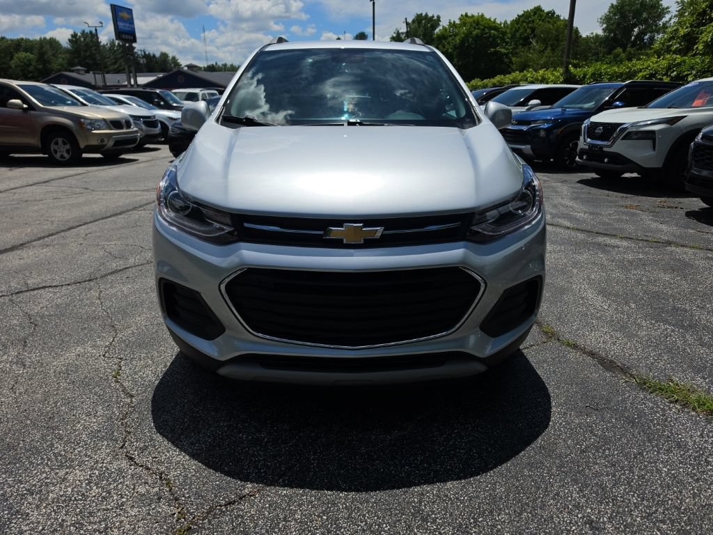 Used 2017 Chevrolet Trax LT w/ LT Convenience Package FWD image 2