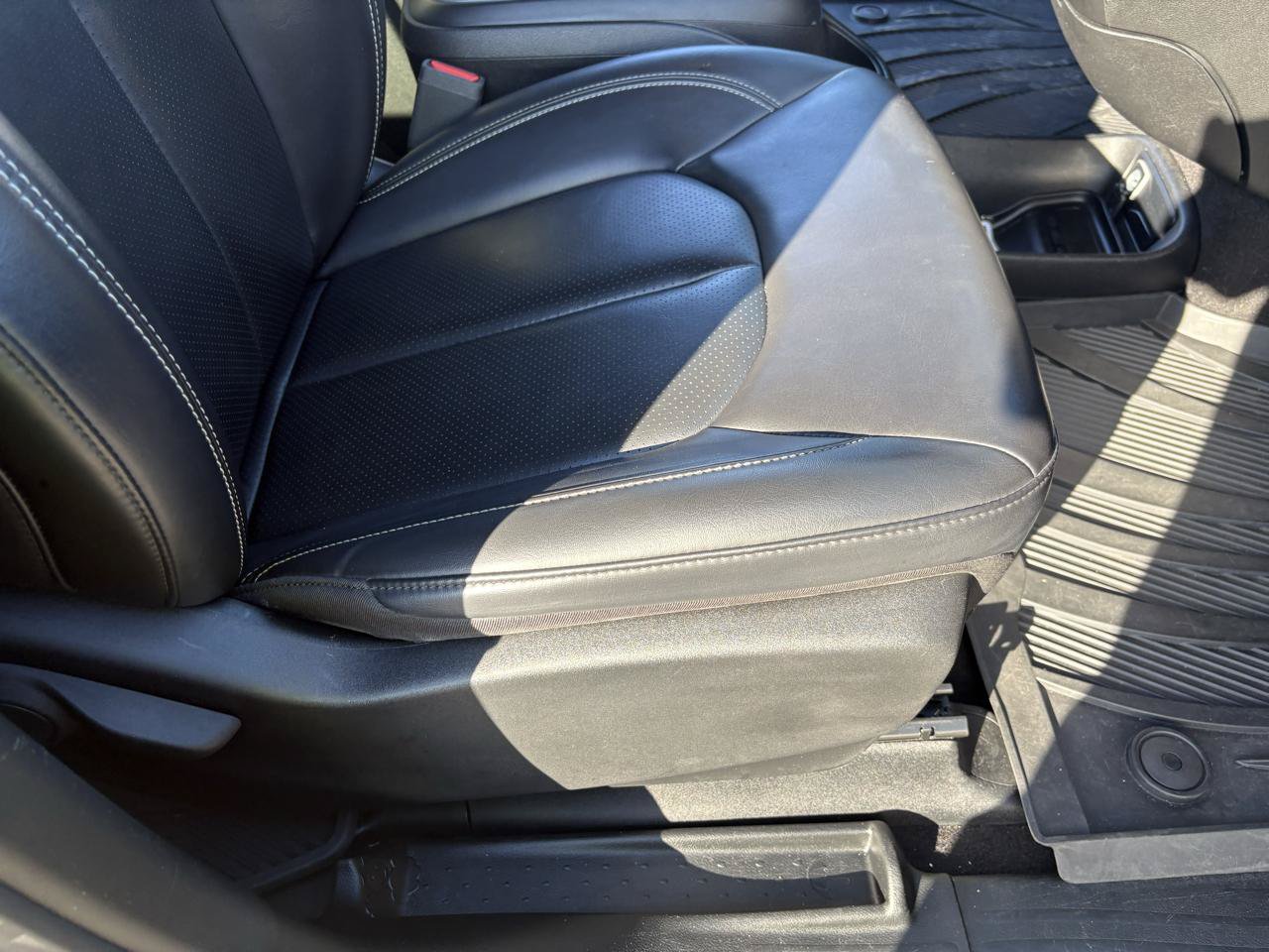 Used 2023 Chrysler Pacifica Touring-L w/ S Appearance Package FWD image 47