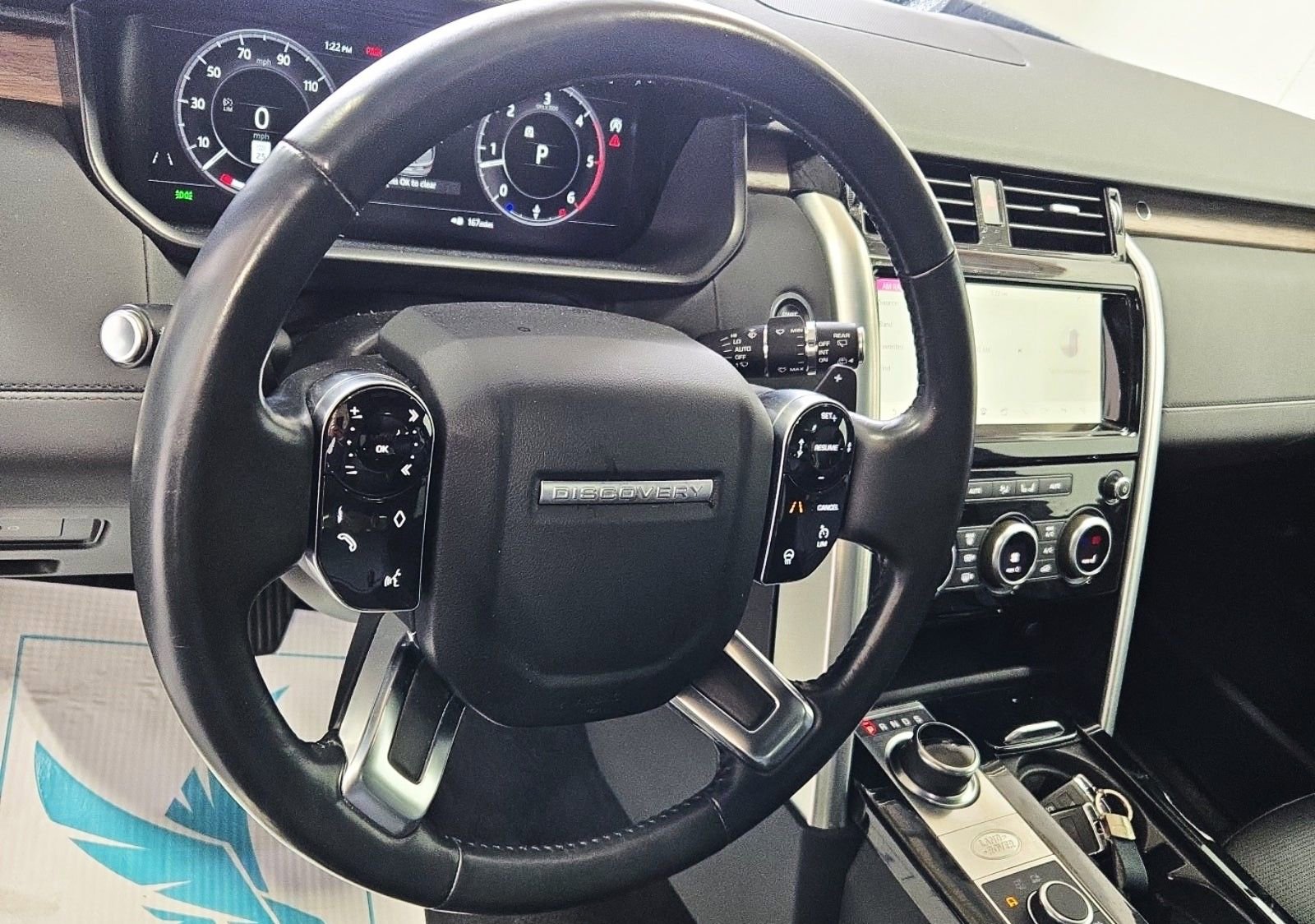 Used 2020 Land Rover Discovery HSE image 11