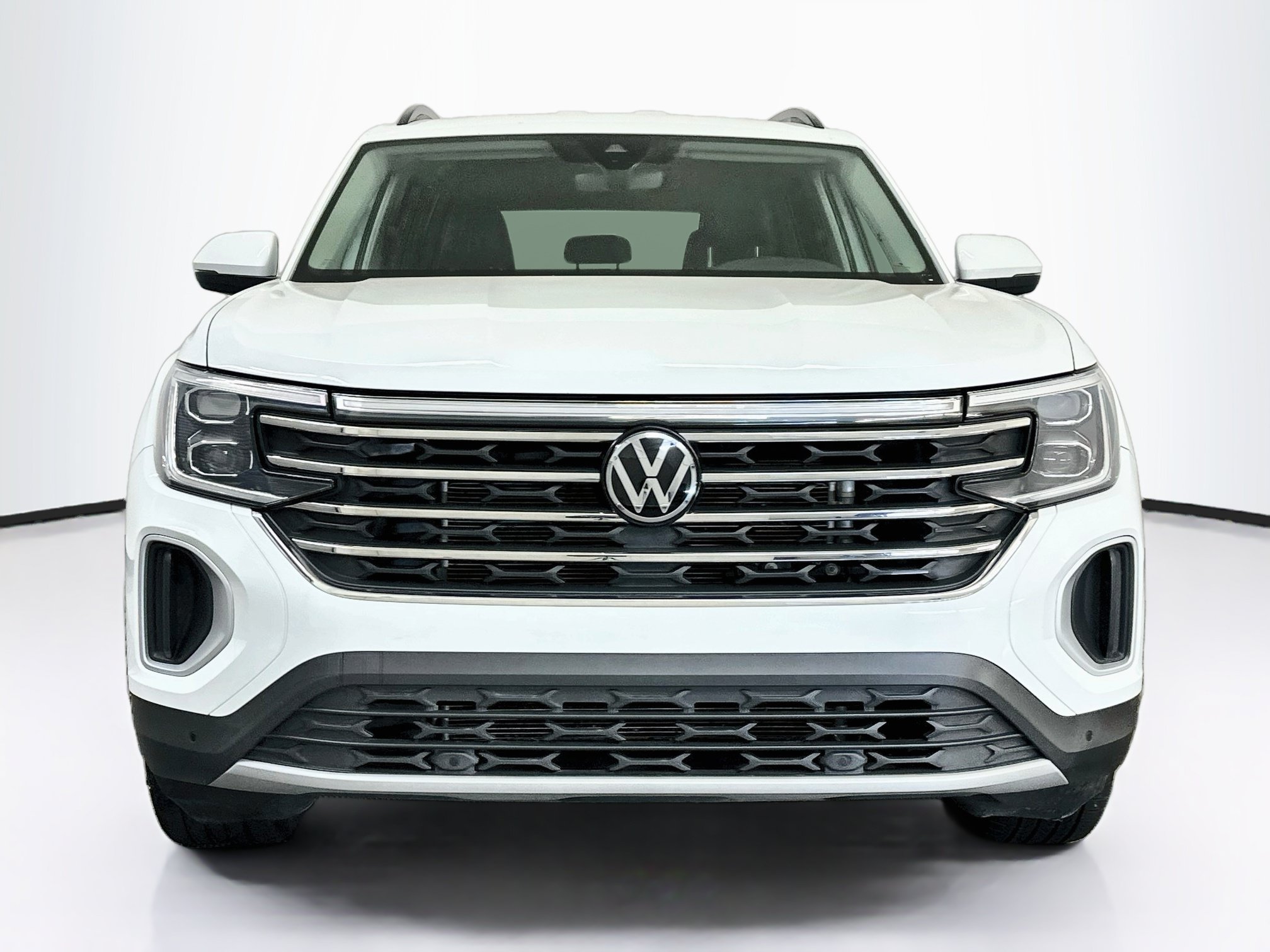 Used 2025 Volkswagen Atlas SE AWD/4WD image 2