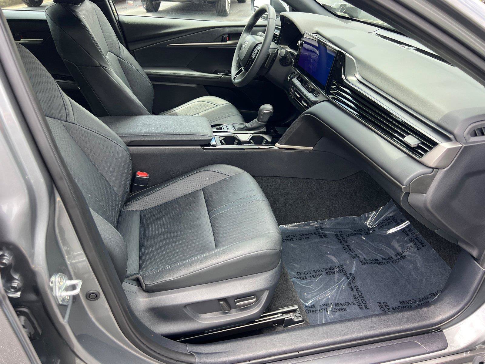 Used 2025 Toyota Camry XSE FWD image 13