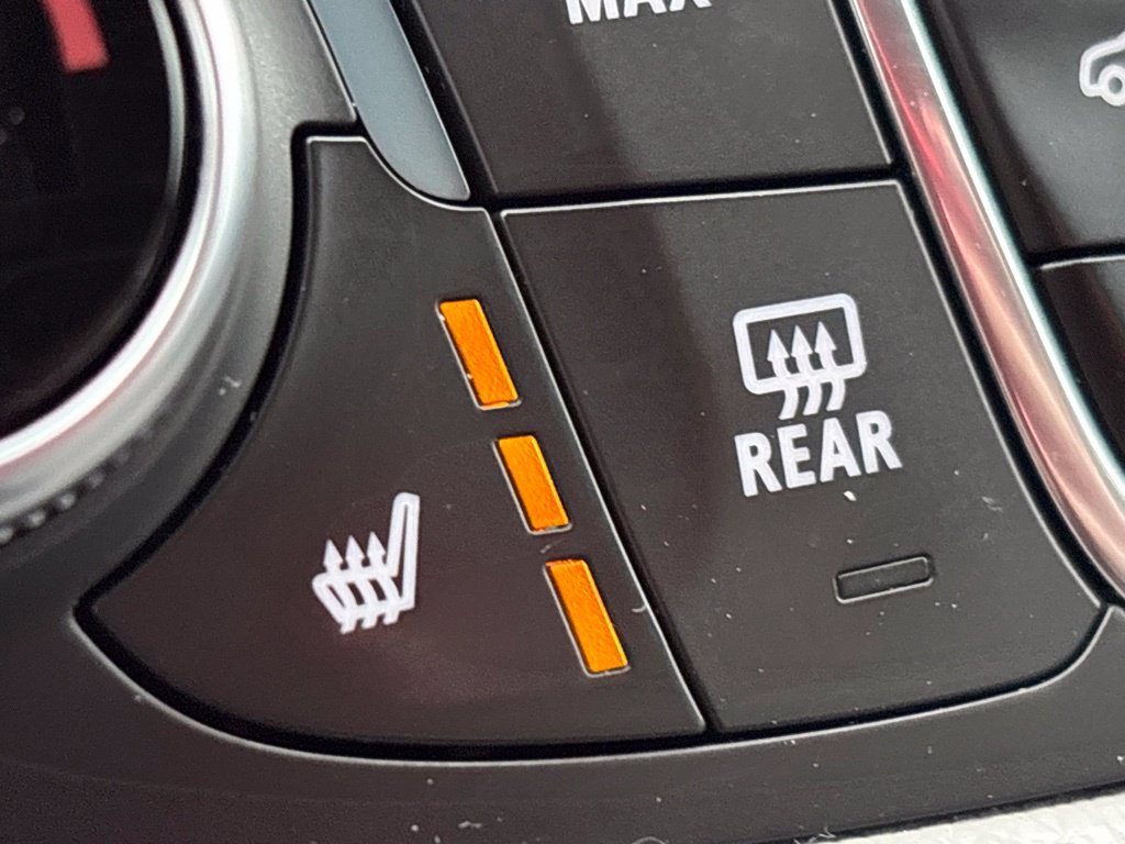 Used 2019 Chevrolet Malibu Premier w/ Sun and Wheel Package FWD image 29