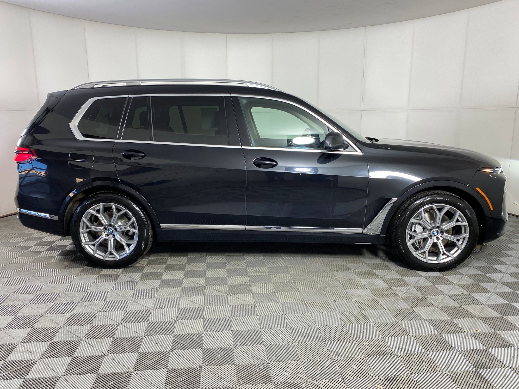 Certified 2025 BMW X7 xDrive40i image 8