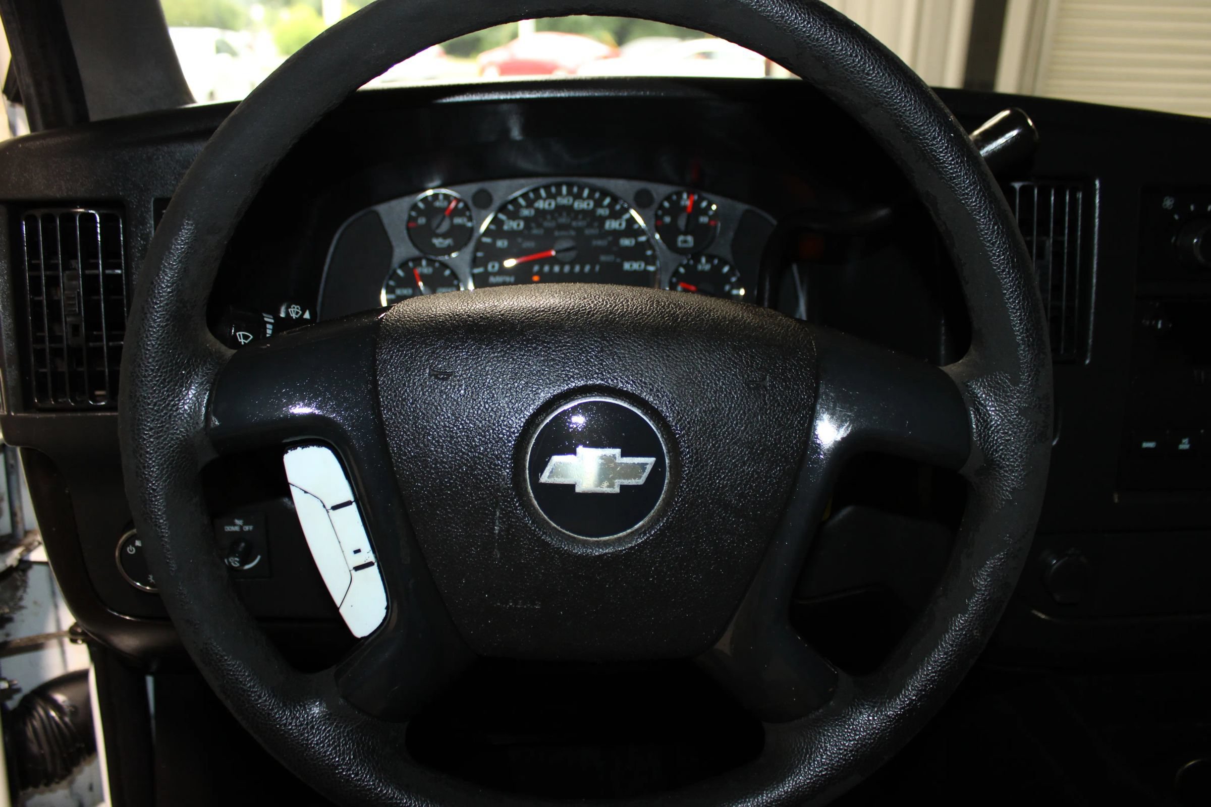 Used 2009 Chevrolet Express 1500 RWD image 10