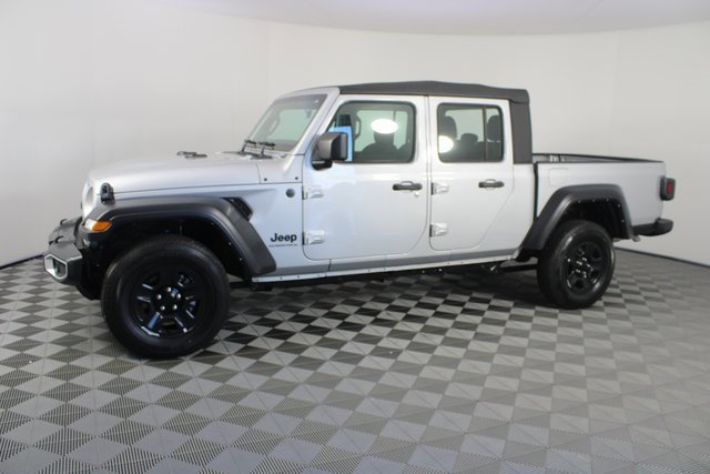 Used 2023 Jeep Gladiator Sport image 2