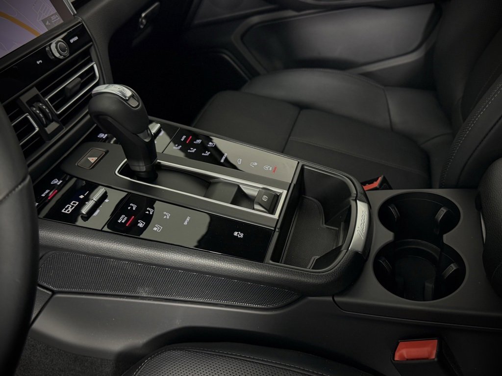 Certified 2025 Porsche Macan image 24