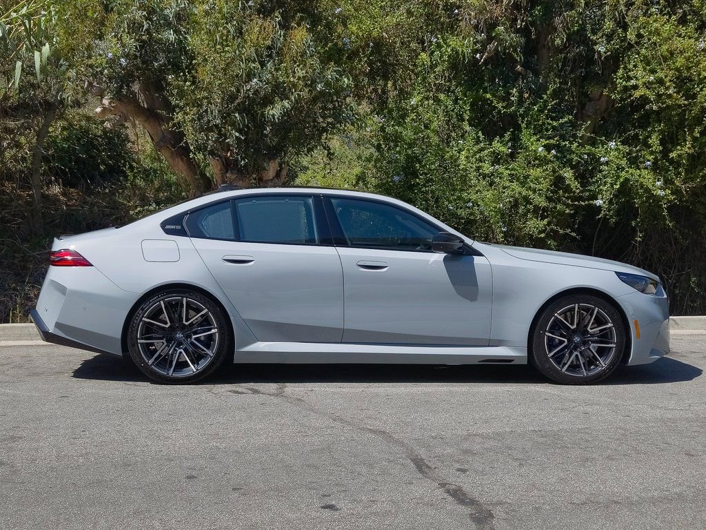 New 2026 BMW M5 w/ Executive Package image 4
