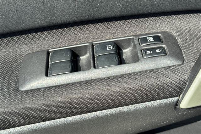 Used 2012 Nissan Rogue SV AWD/4WD image 11