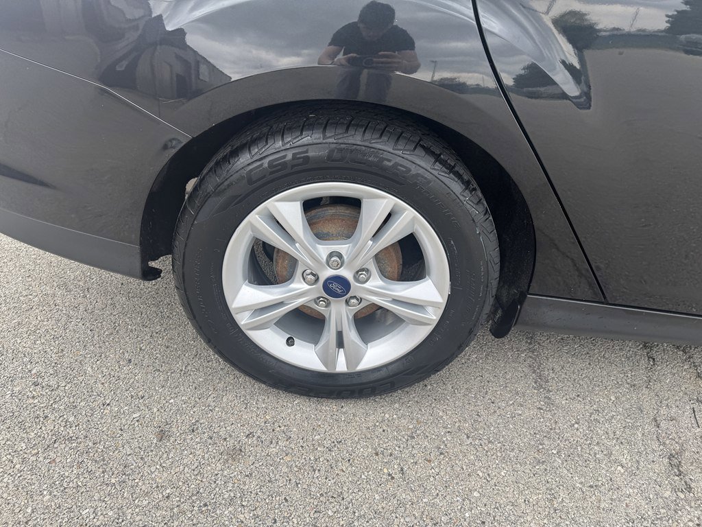 Used 2014 Ford Focus SE w/ SE Winter Package FWD image 9