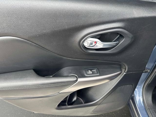 Used 2021 Jeep Cherokee Limited image 11