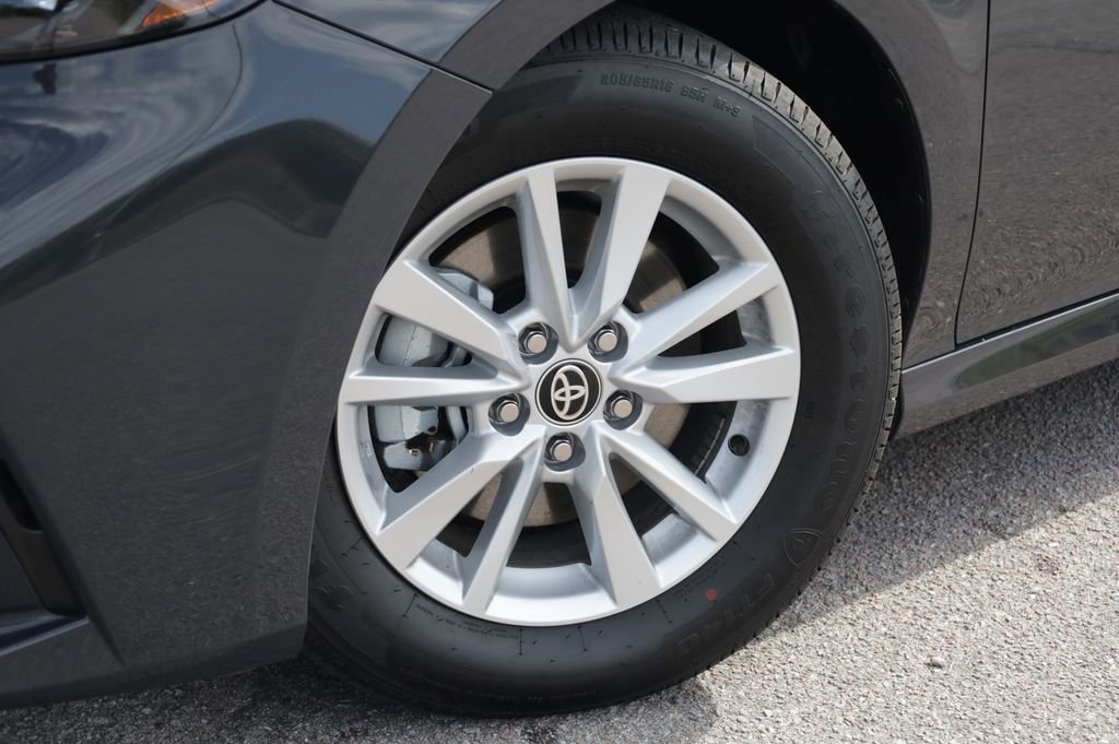 Used 2026 Toyota Camry LE w/ Convenience Package FWD image 21