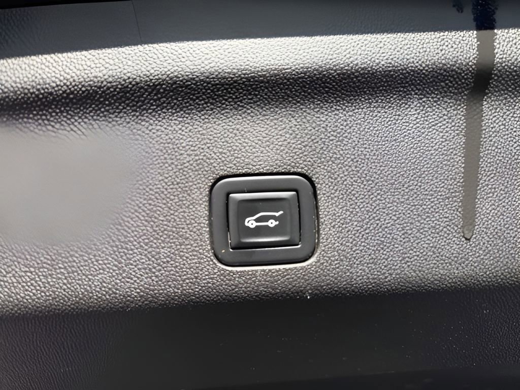 Used 2023 Cadillac Escalade ESV Premium Luxury image 17