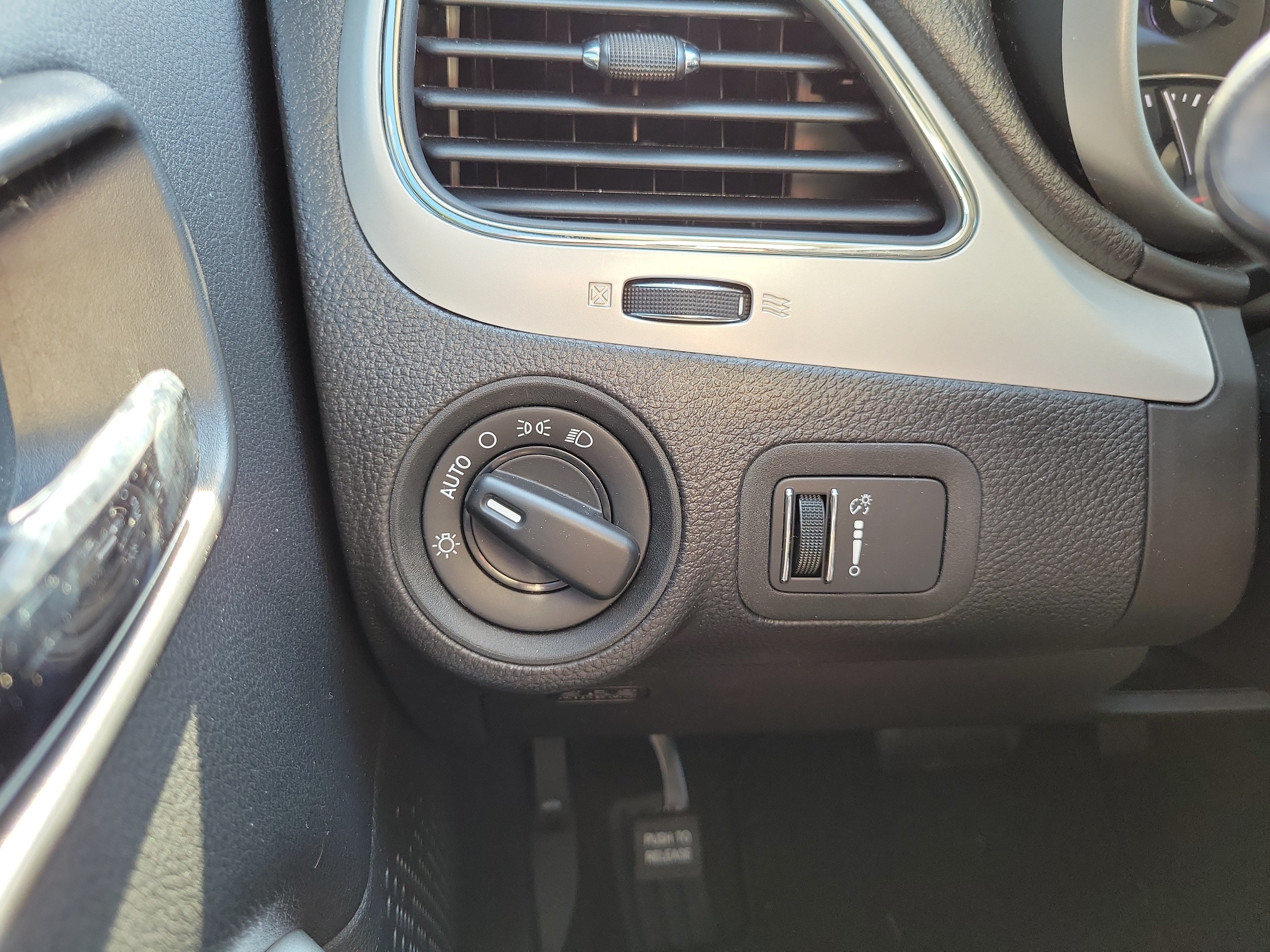 Used 2020 Dodge Journey SE w/ SE Popular Equipment Group FWD image 24