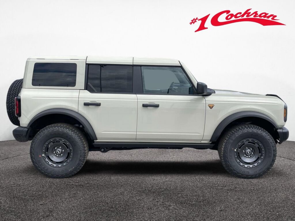 New 2025 Ford Bronco Badlands w/ Sasquatch Package AWD/4WD image 2