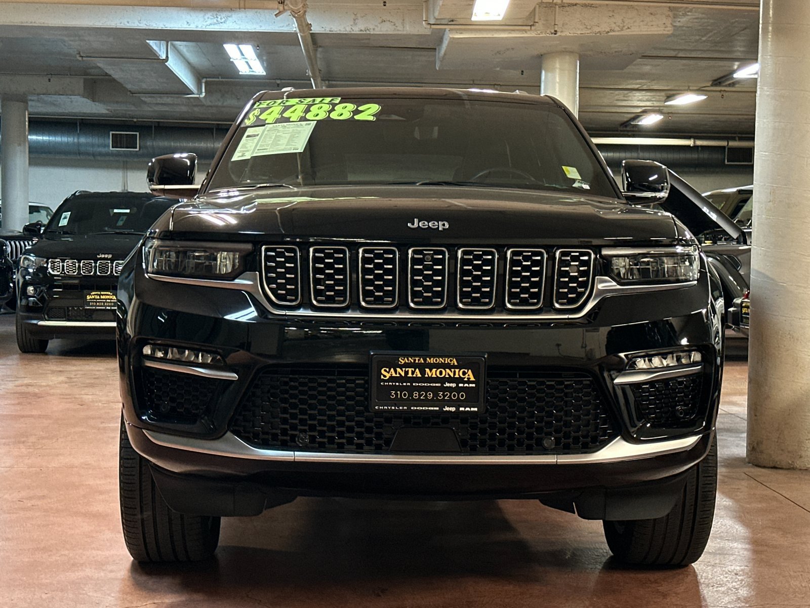 Used 2023 Jeep Grand Cherokee Summit w/ Advanced Protech Group IV AWD/4WD image 8