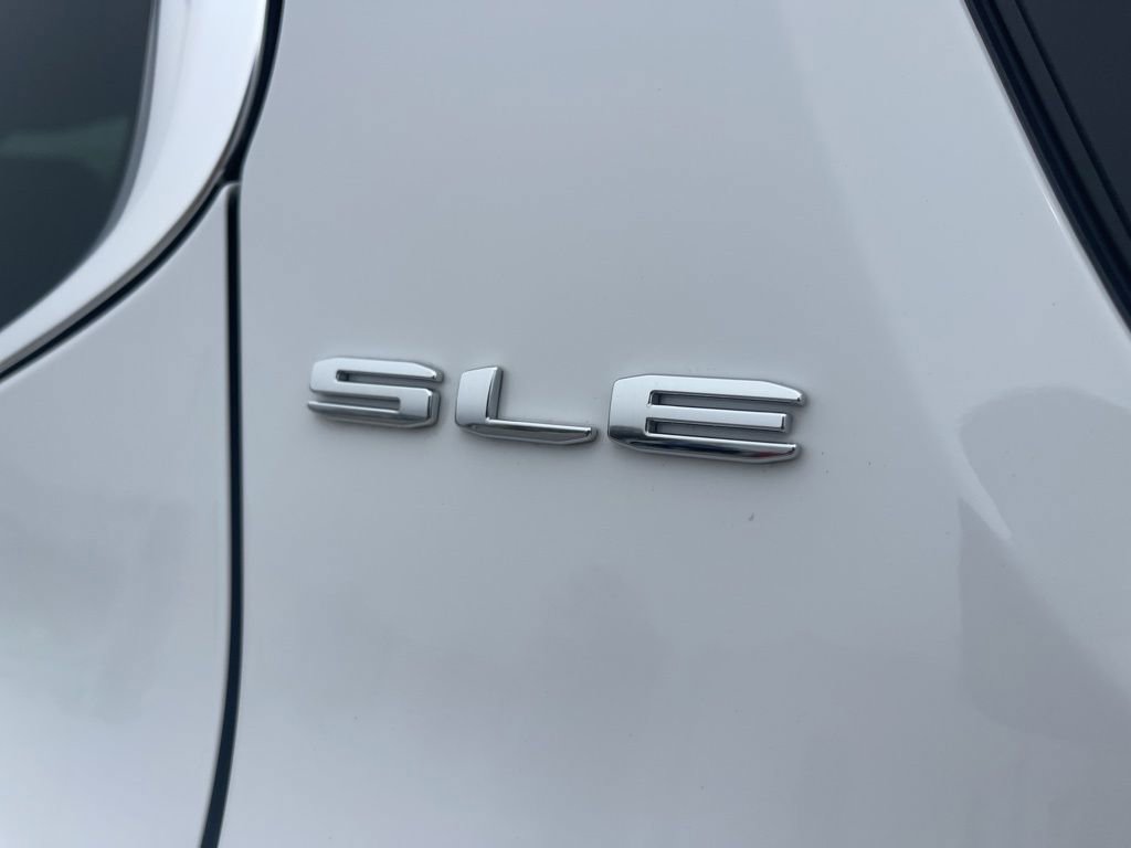 Certified 2023 GMC Acadia SLE w/ Driver Convenience Package image 15