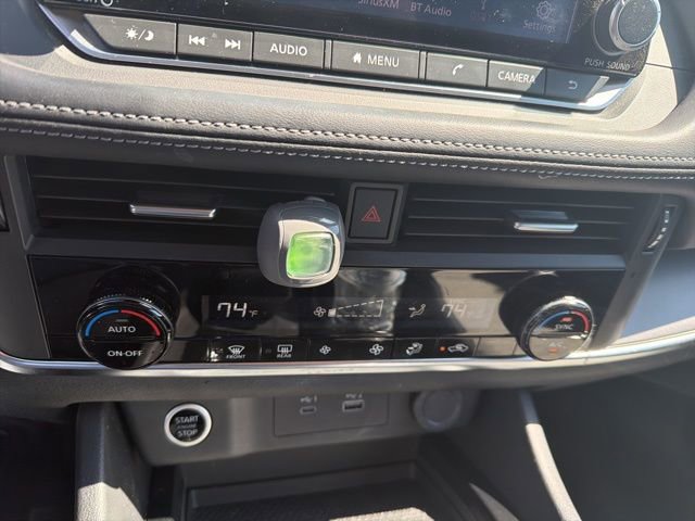 Used 2023 Nissan Rogue SV image 14