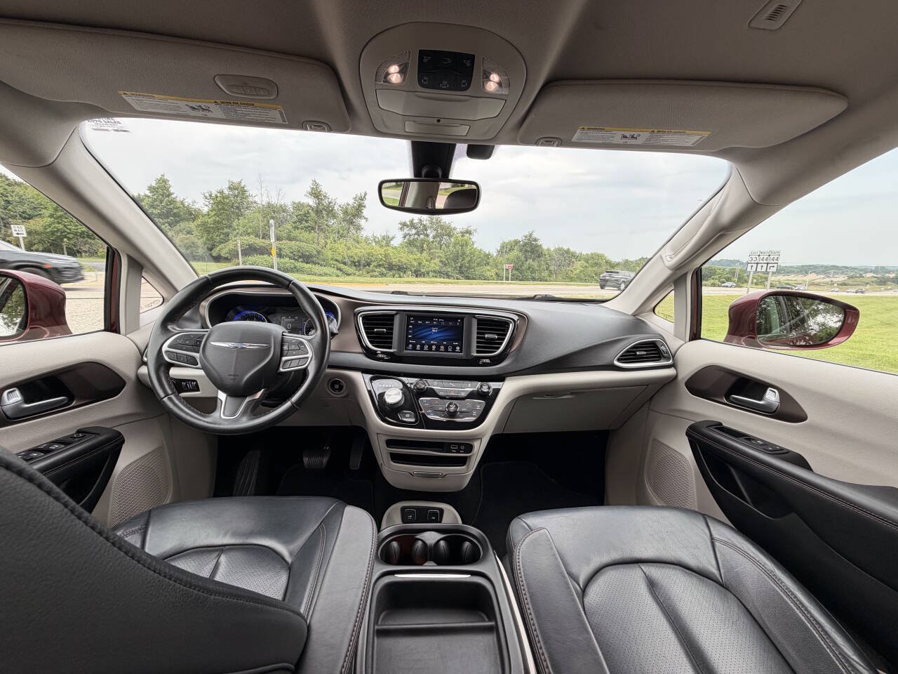 Used 2018 Chrysler Pacifica Touring-L FWD image 23